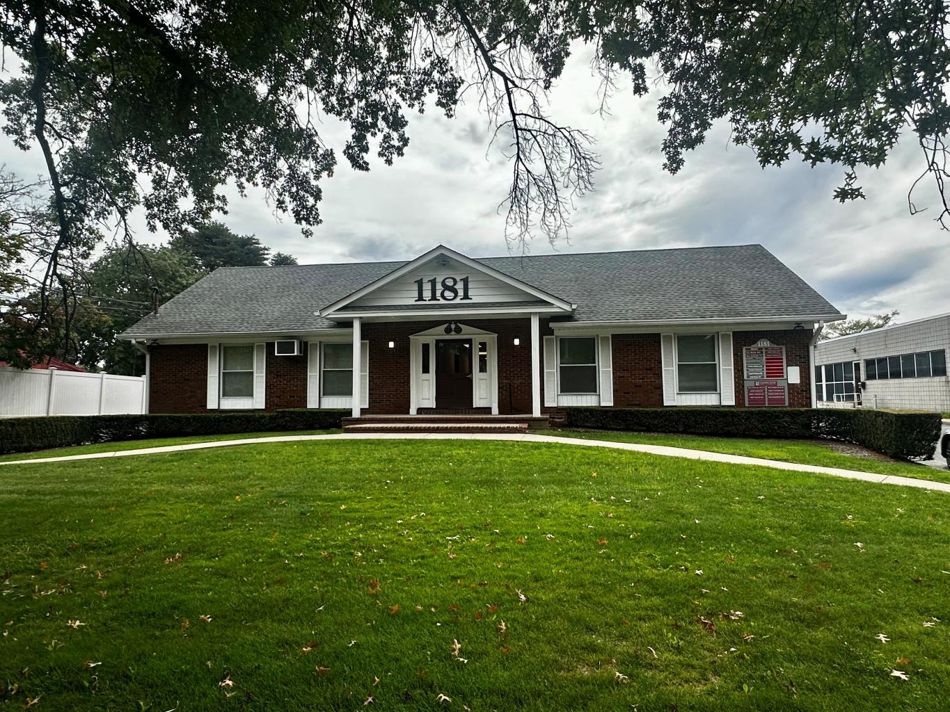1181 Old Country Rd